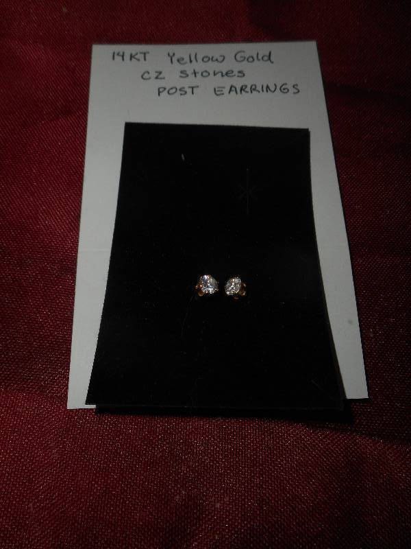 14 KT YELLOW GOLD AND CUBIC ZACONIA EARINGS