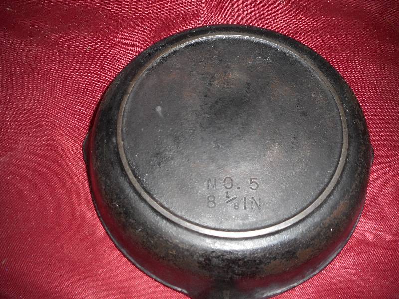 CAST IRON FRYING PAN