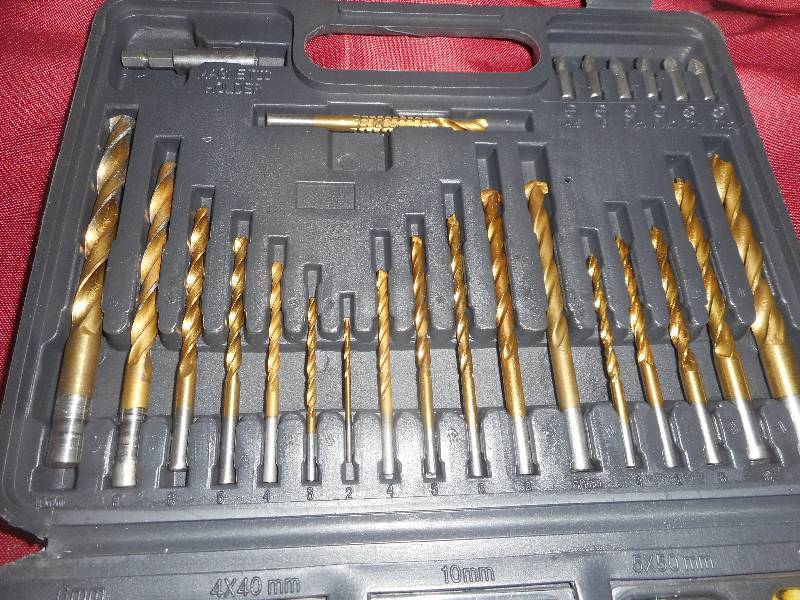 DRILL BIT AND ANCHOR SET
