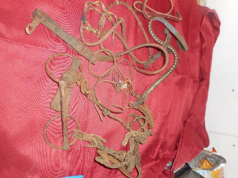 VINTAGE LEATHER HORSE TACK PIECES