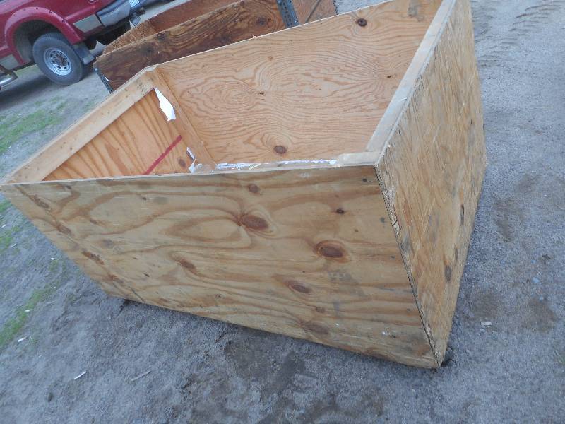 WOODEN TOTE ON WHEELS