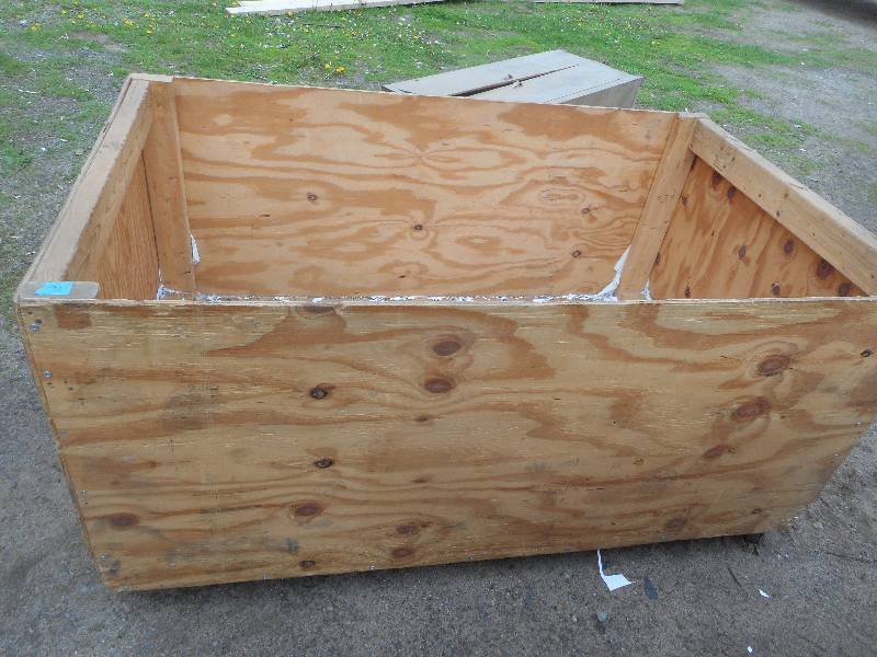 WOODEN TOTE ON WHEELS