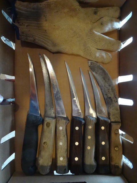 lot 12 image: 7 boning  skinning knives...
