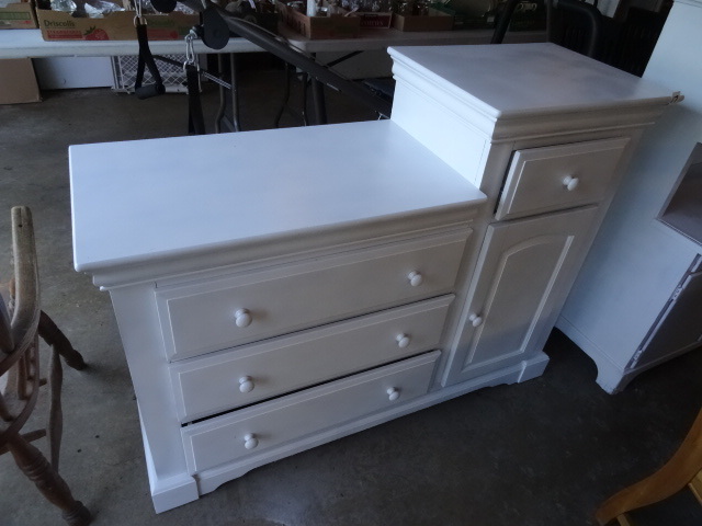 lot 17 image: Wood dresser  canibet. 4 drawers a...