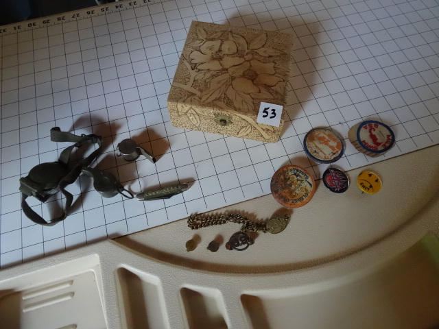 lot 53 image: Vintage wood keepsake box. Hand car...