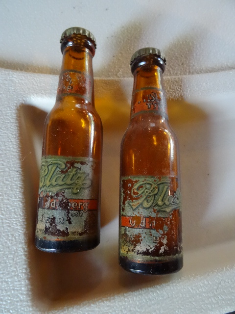 lot 58 image: Blatz vintage salt and Pepper shake...