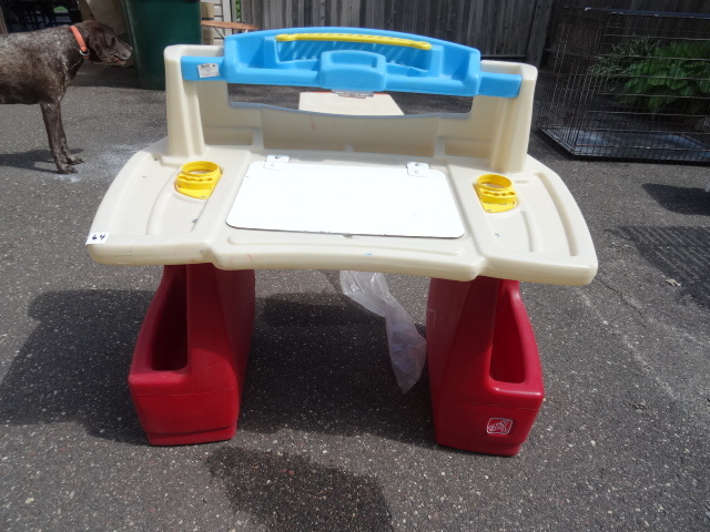 lot 64 image: Step 2 art table...