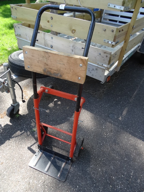 lot 71 image: Universal 2 wheel  4 wheel dolly. ...