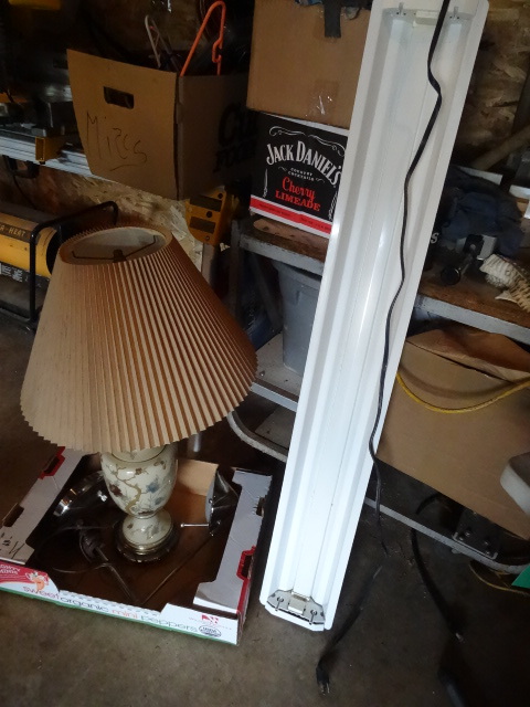 lot 89 image: Desk lamp. Vintage lamp. 48 work b...