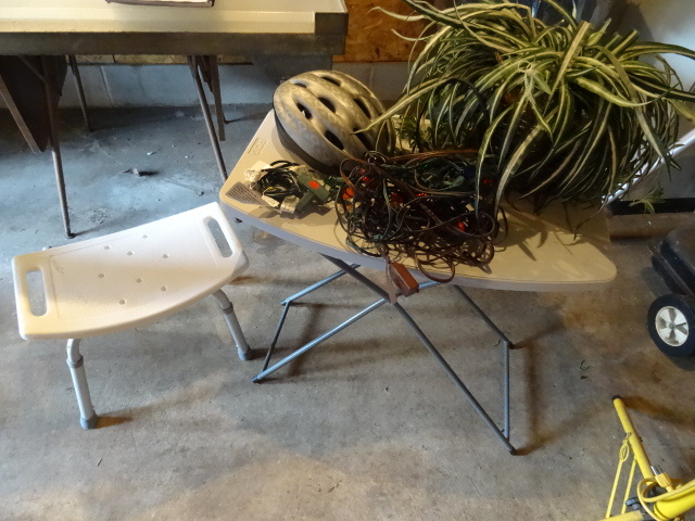 lot 93 image: Shower stool. Srtificial spider pla...