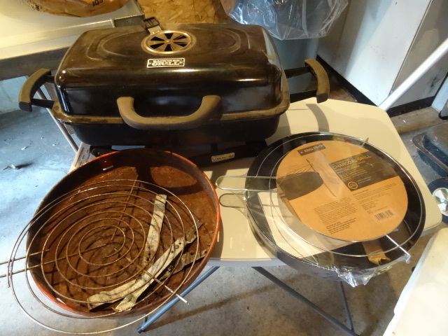 lot 95 image: 3 camping charcoal grills...