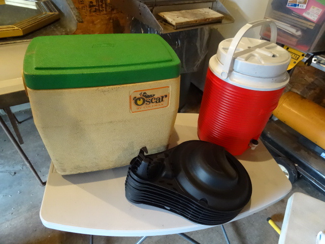 lot 98 image: 2 Coleman coolers. Rubbermaid 3 gal...