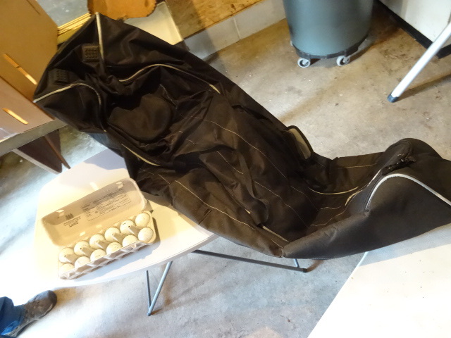 lot 100 image: Bag boy golf travel bag. 1 dozen Ti...