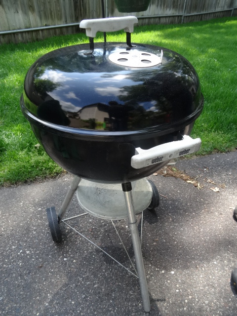 lot 117 image: Weber 18 12 charcoal grill...