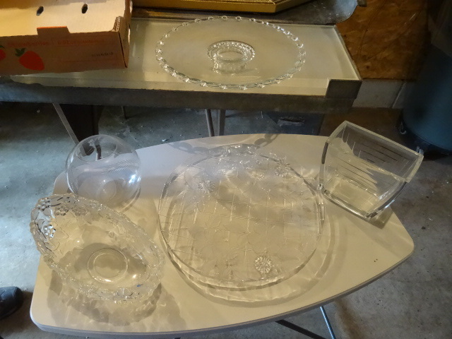 lot 123 image: Misc glassware...