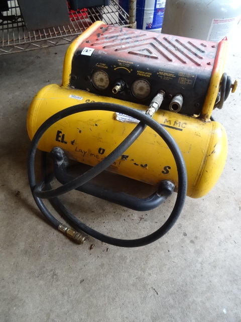 lot 127 image: Dewalt D55155 air compressor. Plugg...