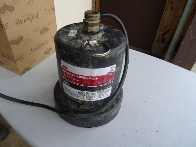 lot 134 image: Ace submersible 14 hp pump...