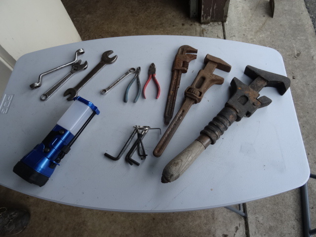 lot 143 image: Vintage pipe wrenches. New flasjlig...