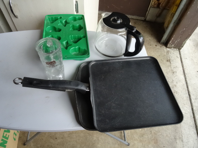 lot 166 image: Misc household kitchenware...