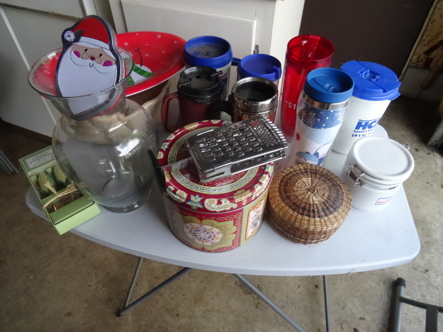 lot 169 image: Misc coffee mugs. Chip bowl. Cookie...