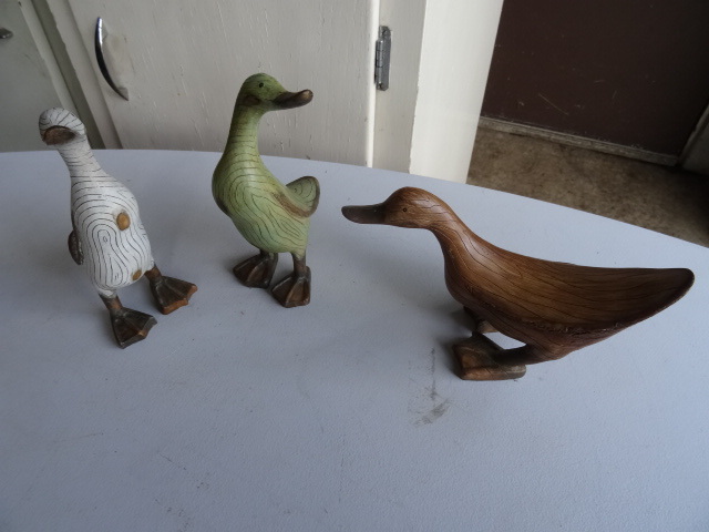 lot 172 image: Wood carved ducks...