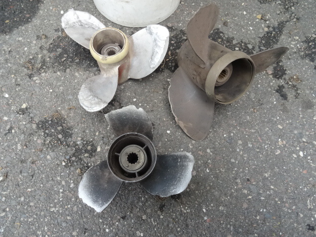 lot 200 image: Misc outboard motor props...