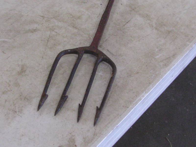 lot 21 image: Hand Made Ice fishing Spear