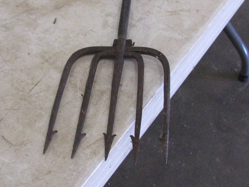 lot 22 image: Hand Made Ice Fishing Spear