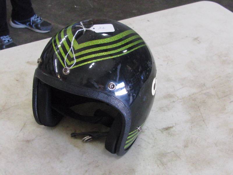 lot 26 image: Arctic Cat Helmet