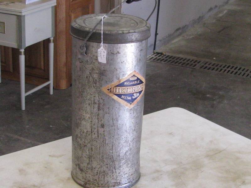 lot 32 image: Tall Shotgun Pail