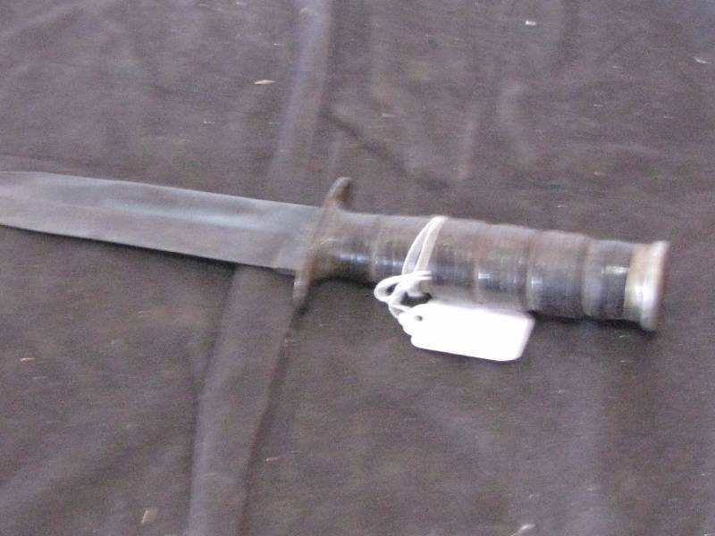 lot 73 image: US Navy Knife
