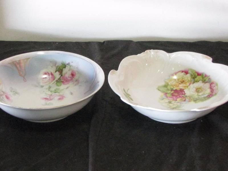lot 94 image: Vintage Hand Painted Bowls