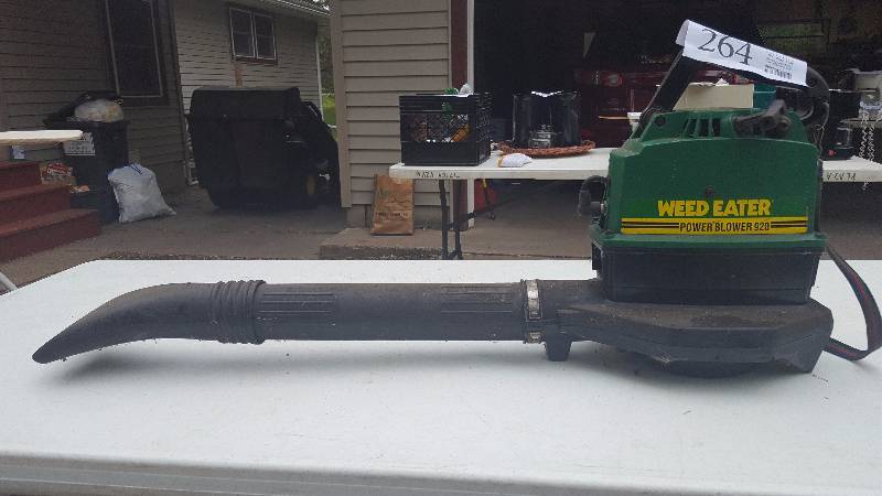 lot 264 image: Weed Eater 2 Stroke Gas Powered Blower