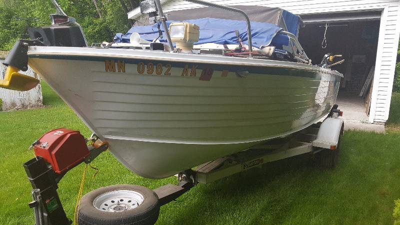 1971 Crestliner  Norseman, 19 Foot With a 2001 Johnson 90 HP Outboard.