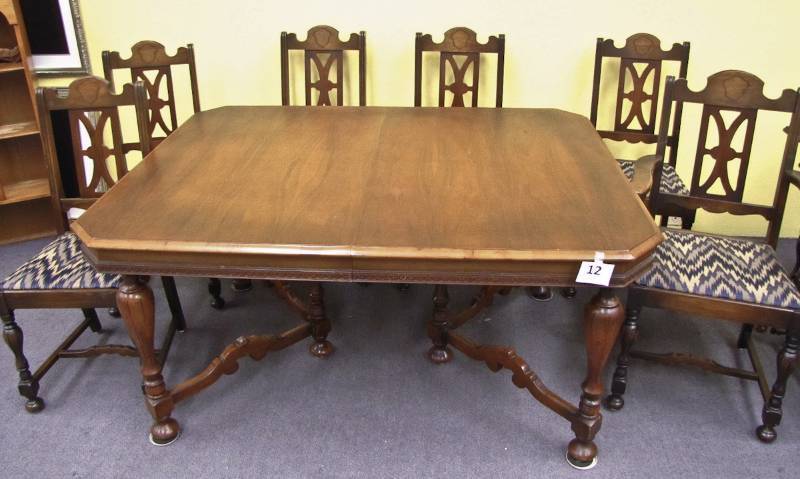 vintage dinning room table and six chairs