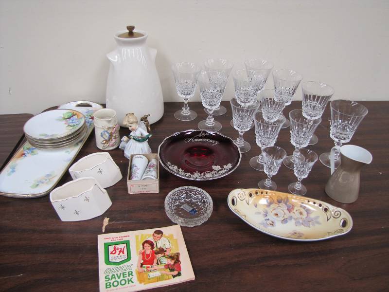 crystal and china lot please see photos