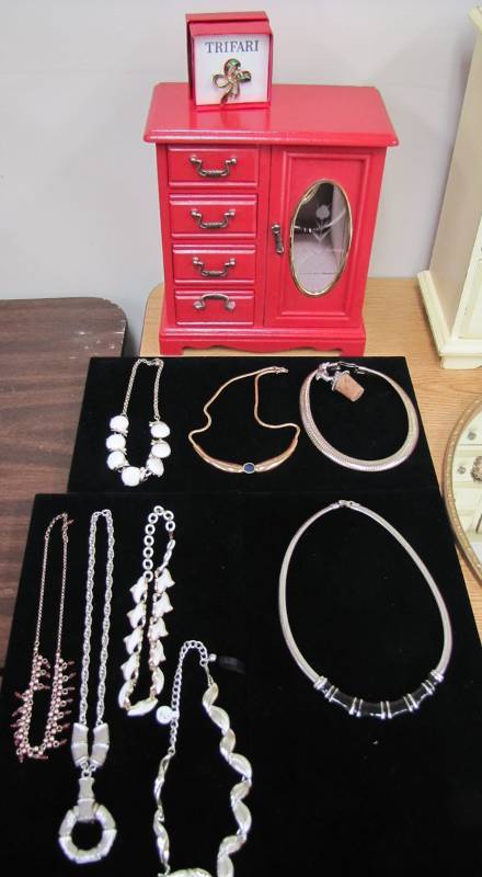 Jewelry lot please see Photos