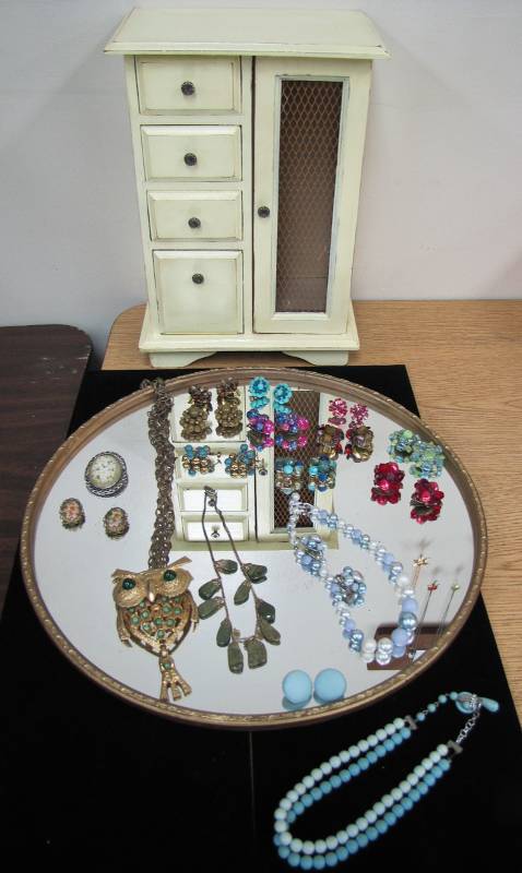 Jewelry lot please see Photos
