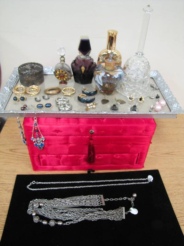 Jewelry lot please see Photos