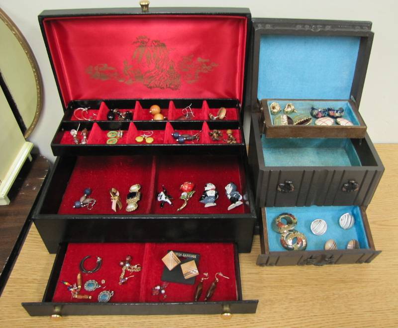 Jewelry lot please see Photos