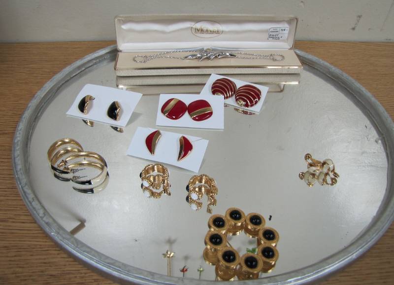 Jewelry lot please see Photos