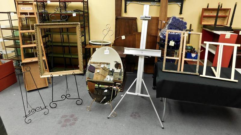 6 easels