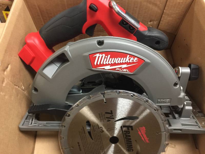 lot 28 image: Milwaukee M18 FUEL 18-Volt Brushless Lithium-Ion 7-14 in. Cordless Circular Saw (Bare Tool) Model#  2731-20  open box never used in working conditions