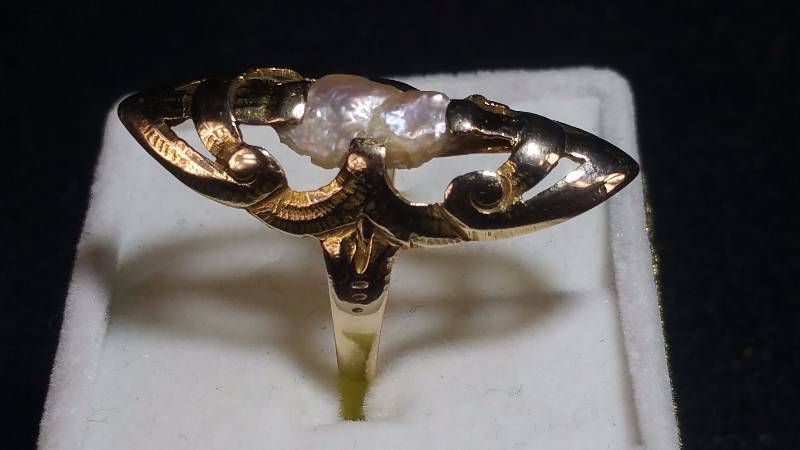 Victorian Gold Ring w Baroque Pearl