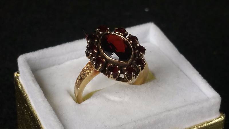 Antique Garnet Gold Ring