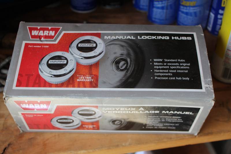 lot 24 image: Warn Manual Locking Hub