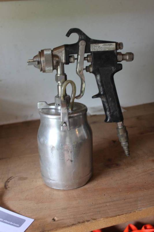 lot 16 image: Central Pneumatic Air Paint Gun