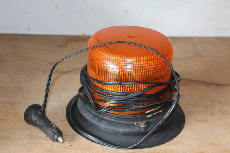 lot 47 image: Ecco 12-48VDC Model 6550 Warning Beacon