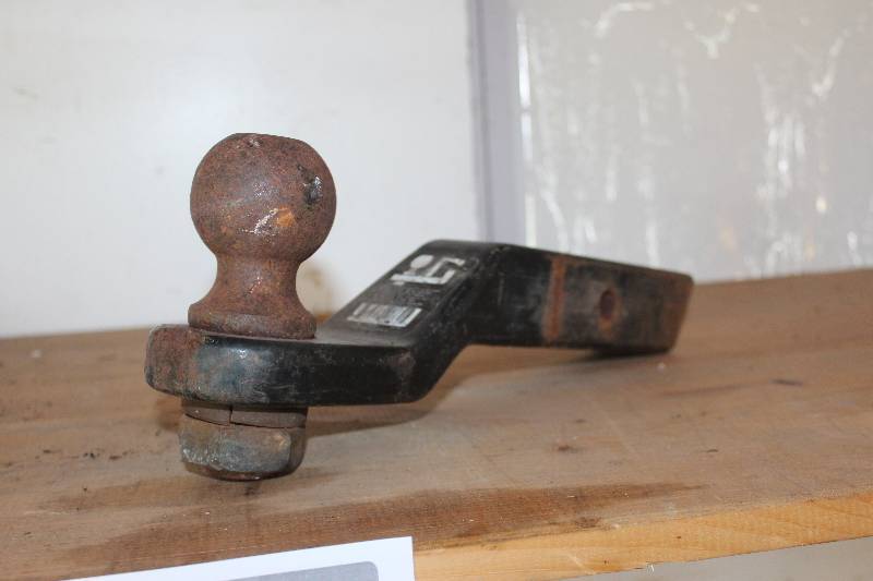 lot 26 image: Hitch Ball & Hitch