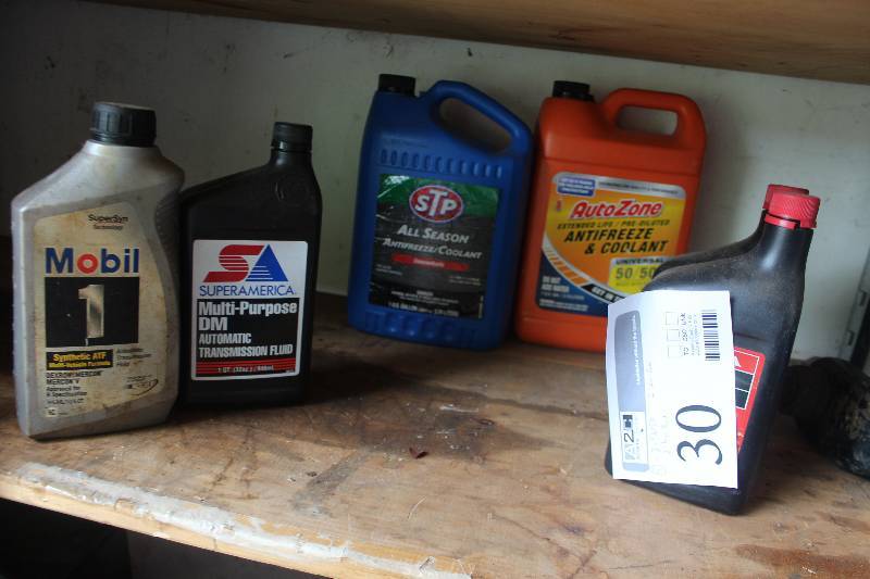 lot 30 image: Lot of (6) Automotive Fluids Includes 2) 5W30 Oil, 2) Transmission Fluid, 2) Antifreeze